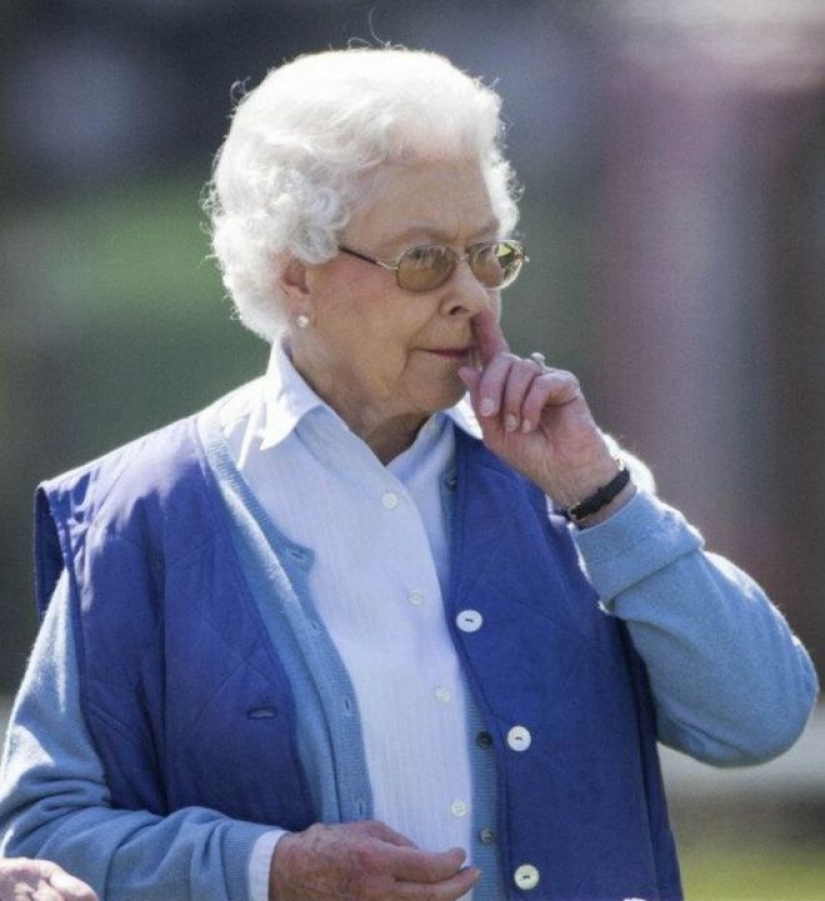 25 "carbon monoxide" photos of Queen Elizabeth II, which can easily become memes 25 "carbon monoxide" photos of Queen Elizabeth II, which can easily become memes