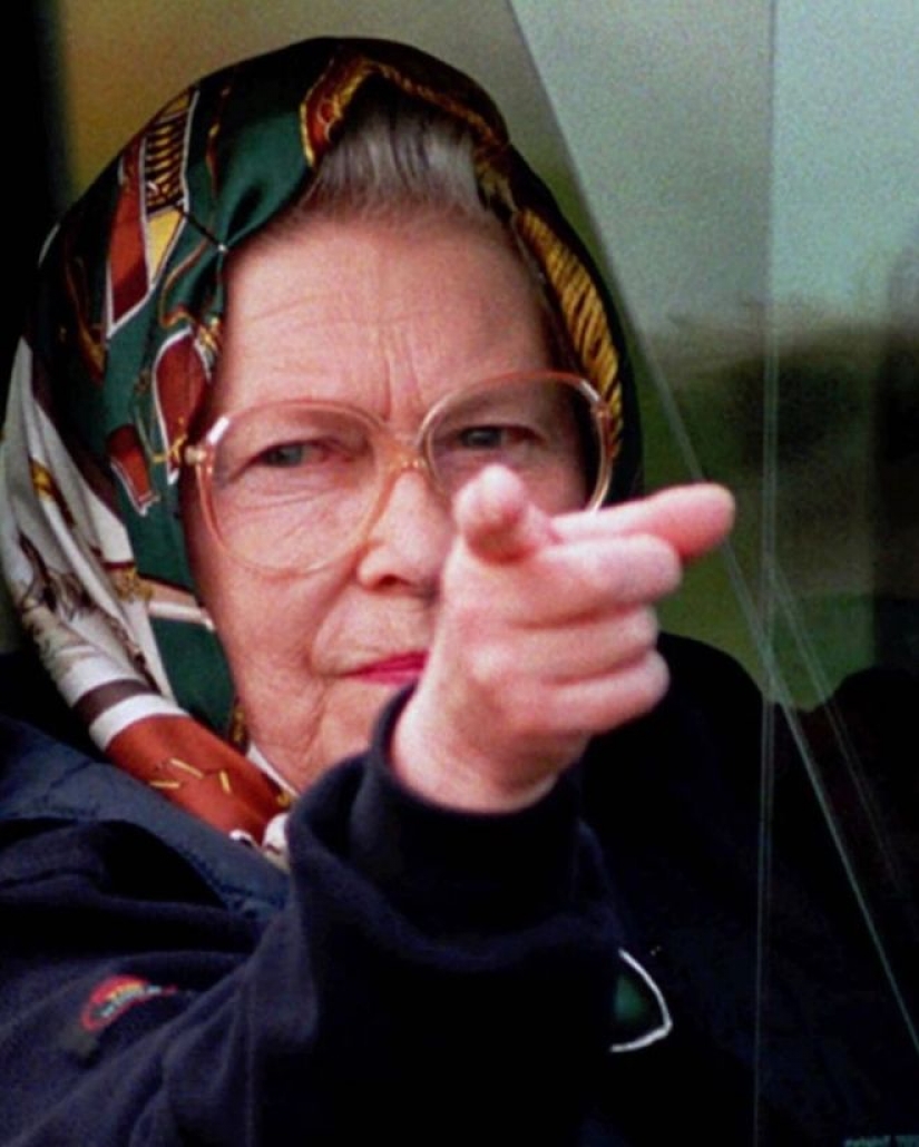 25 "carbon monoxide" photos of Queen Elizabeth II, which can easily become memes 25 "carbon monoxide" photos of Queen Elizabeth II, which can easily become memes