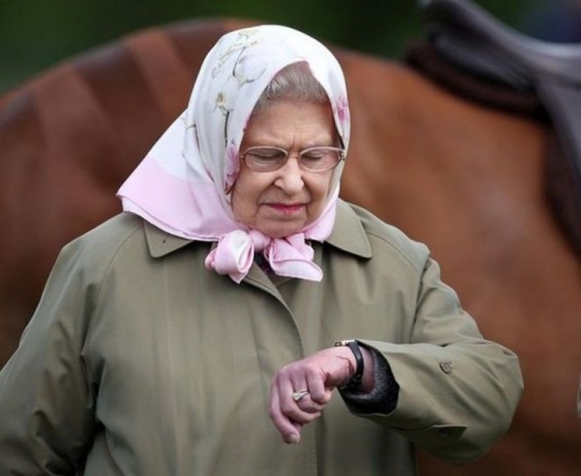 25 "carbon monoxide" photos of Queen Elizabeth II, which can easily become memes 25 "carbon monoxide" photos of Queen Elizabeth II, which can easily become memes