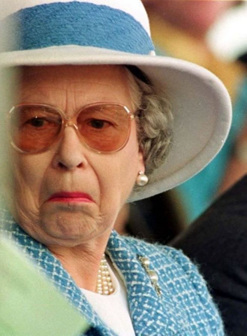 25 "carbon monoxide" photos of Queen Elizabeth II, which can easily become memes 25 "carbon monoxide" photos of Queen Elizabeth II, which can easily become memes