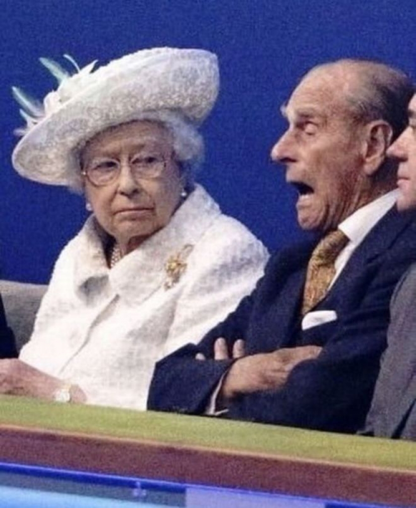 25 "carbon monoxide" photos of Queen Elizabeth II, which can easily become memes 25 "carbon monoxide" photos of Queen Elizabeth II, which can easily become memes