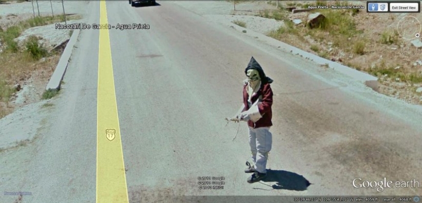 25 de las Fotos Más Locas Tomadas en las Cámaras de Google Street View 25 de las Fotos Más Locas Tomadas en las Cámaras de Google Street View