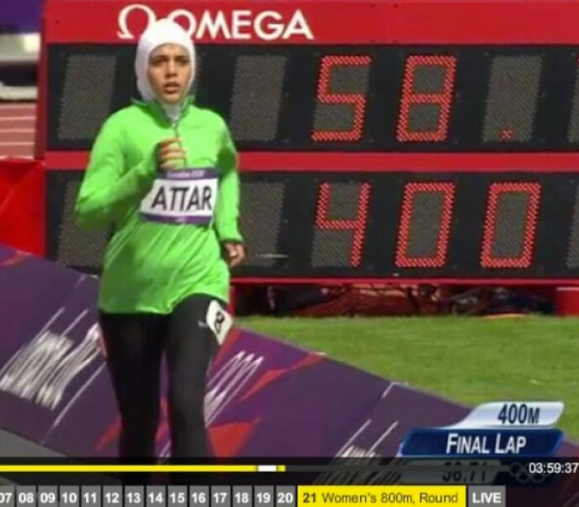 25 rare photos of Olympians showing what is happening behind the scenes of big sports