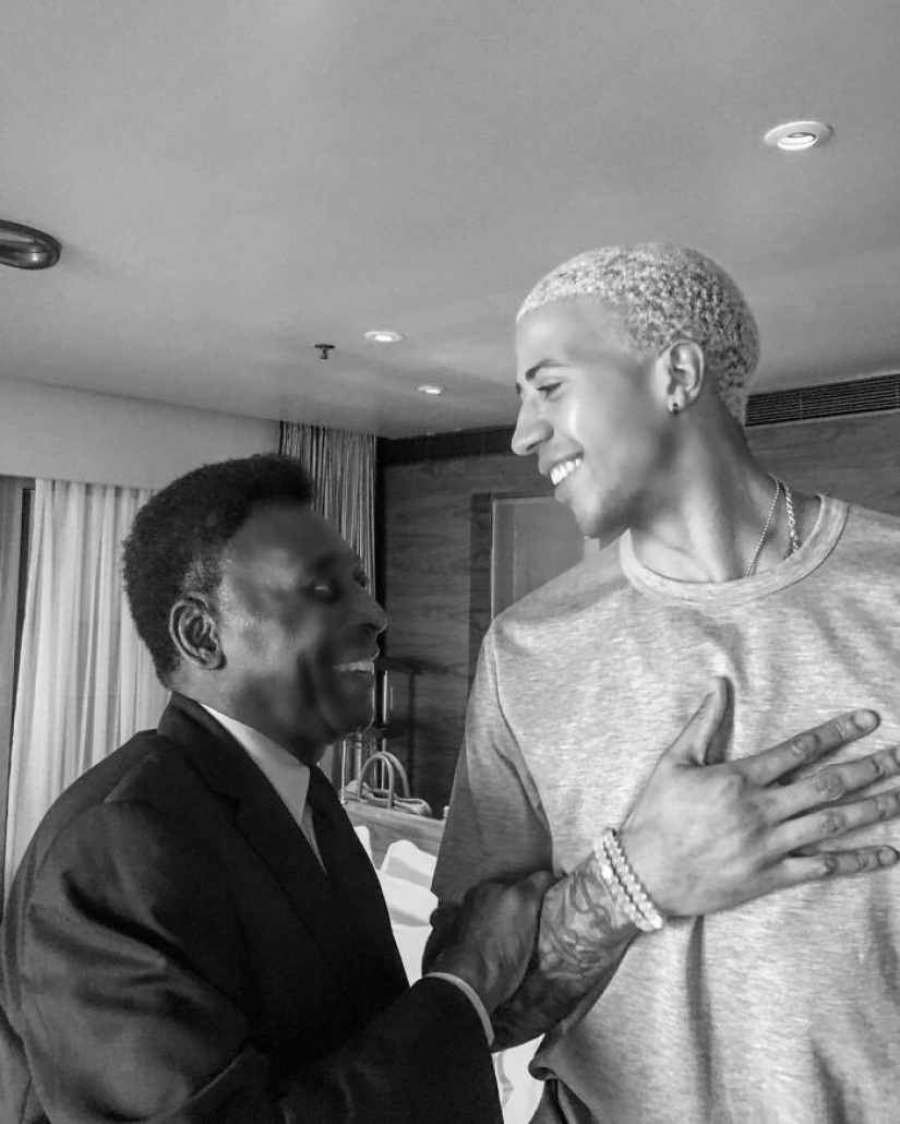 25 rare photos of Olympians showing what is happening behind the scenes of big sports