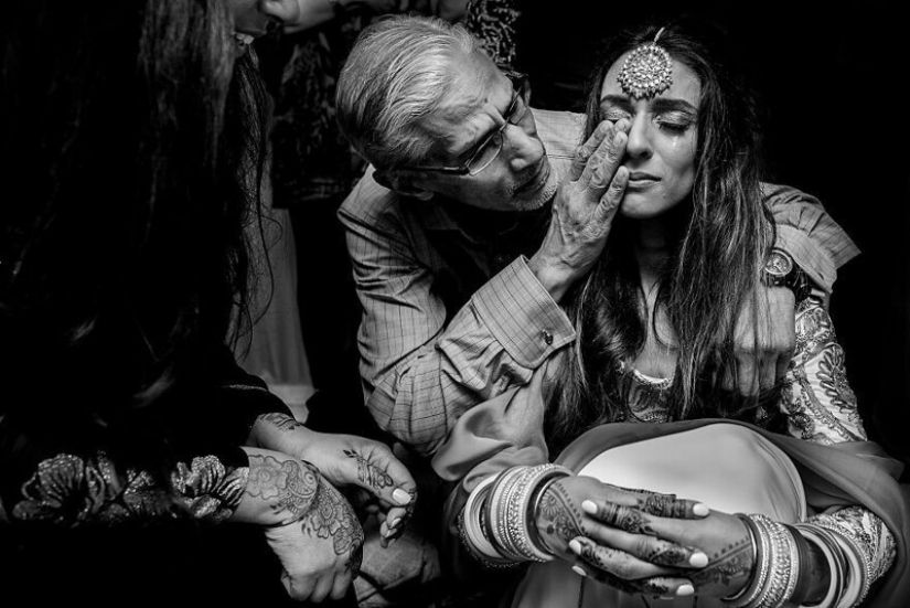 26 conmovedoras fotos de padres que no retuvieron las emociones en la boda de sus hijas