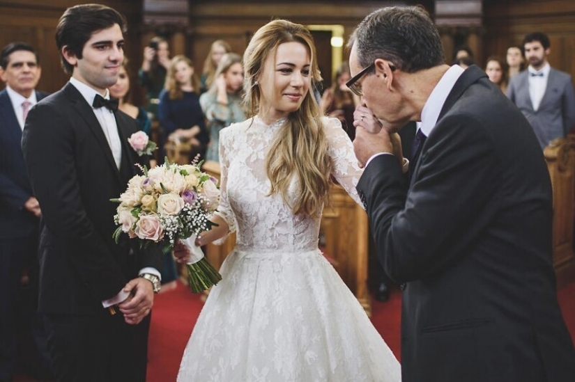 26 touching photos of fathers who did not hold back emotions at the wedding of their daughters 26 touching photos of fathers who did not hold back emotions at the wedding of their daughters