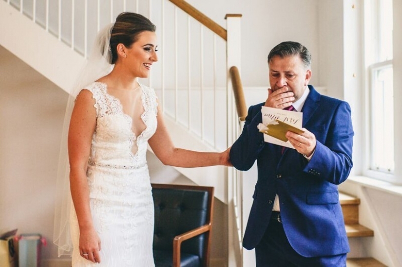 26 touching photos of fathers who did not hold back emotions at the wedding of their daughters 26 touching photos of fathers who did not hold back emotions at the wedding of their daughters