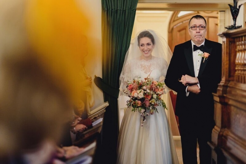 26 touching photos of fathers who did not hold back emotions at the wedding of their daughters 26 touching photos of fathers who did not hold back emotions at the wedding of their daughters