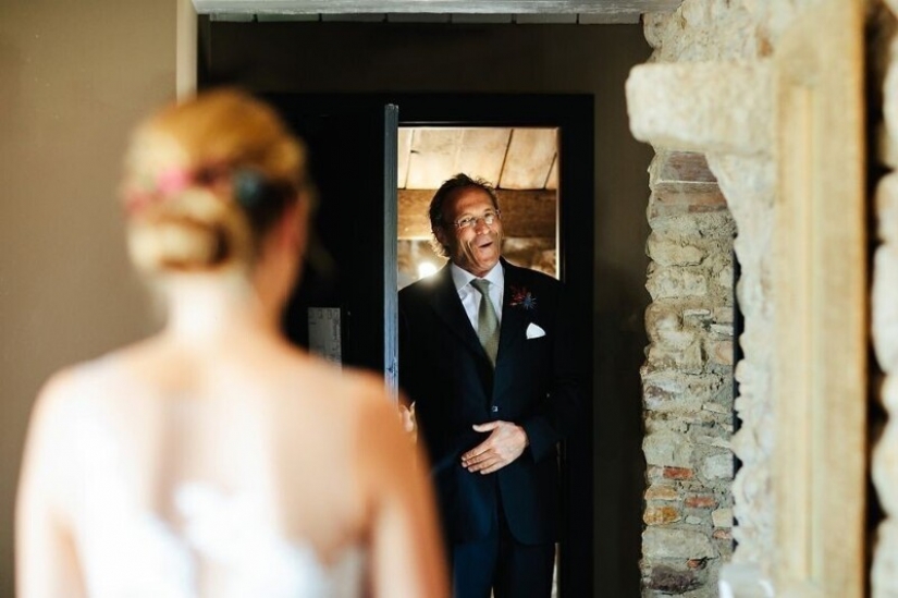 26 touching photos of fathers who did not hold back emotions at the wedding of their daughters 26 touching photos of fathers who did not hold back emotions at the wedding of their daughters
