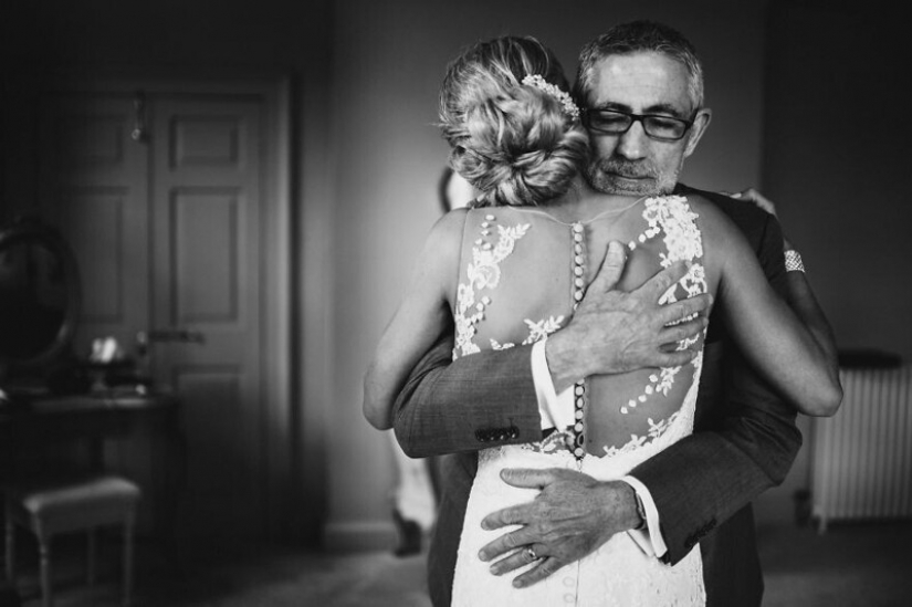 26 touching photos of fathers who did not hold back emotions at the wedding of their daughters 26 touching photos of fathers who did not hold back emotions at the wedding of their daughters