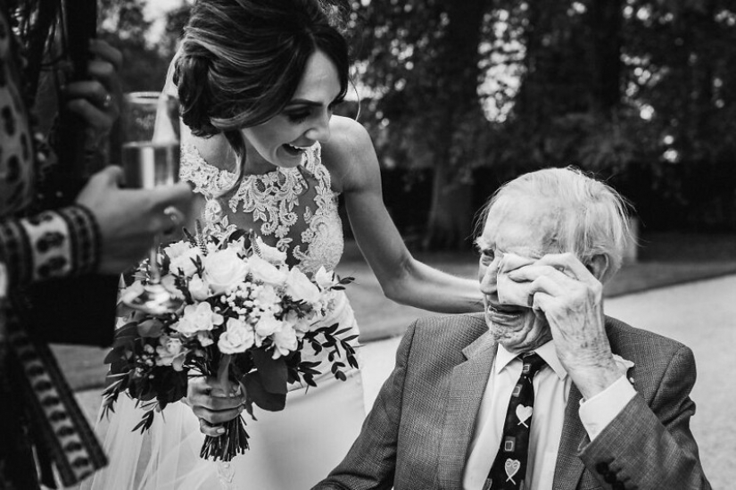 26 touching photos of fathers who did not hold back emotions at the wedding of their daughters 26 touching photos of fathers who did not hold back emotions at the wedding of their daughters