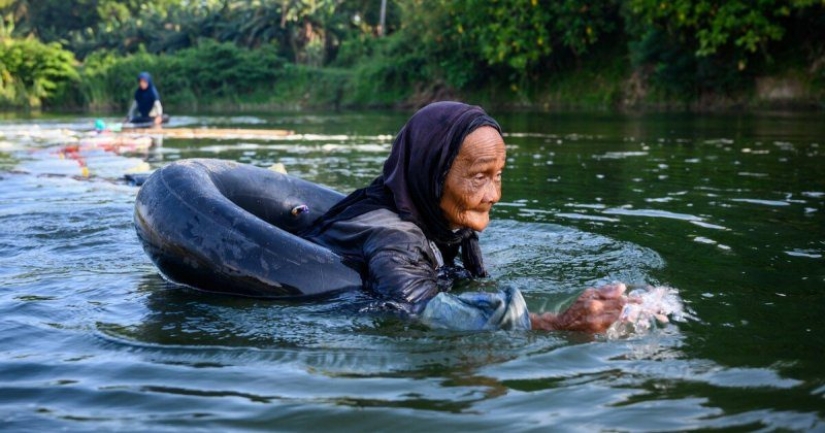3 km swim overcome the 80-year-old woman with Sulawesi, to produce drinking water