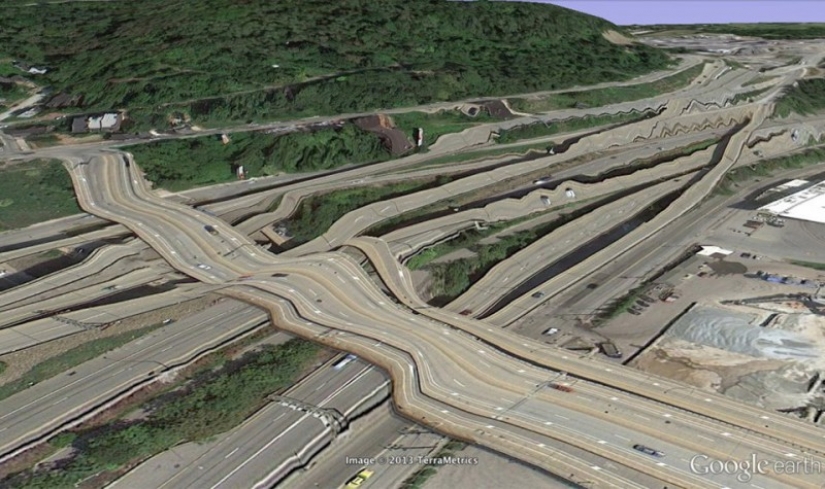 32 photos from Google Earth, contrary to common sense