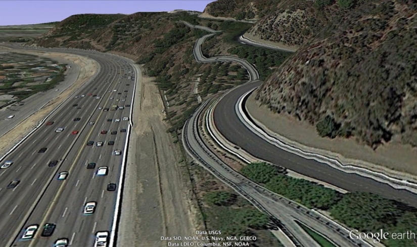 32 photos from Google Earth, contrary to common sense