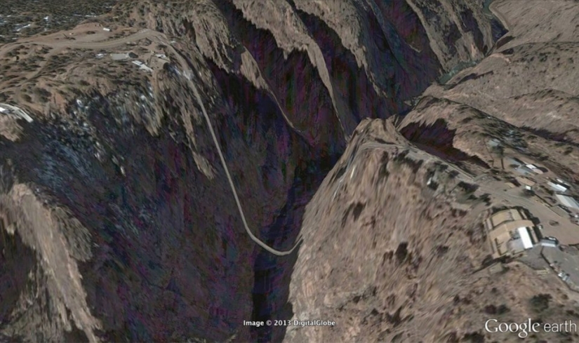 32 photos from Google Earth, contrary to common sense