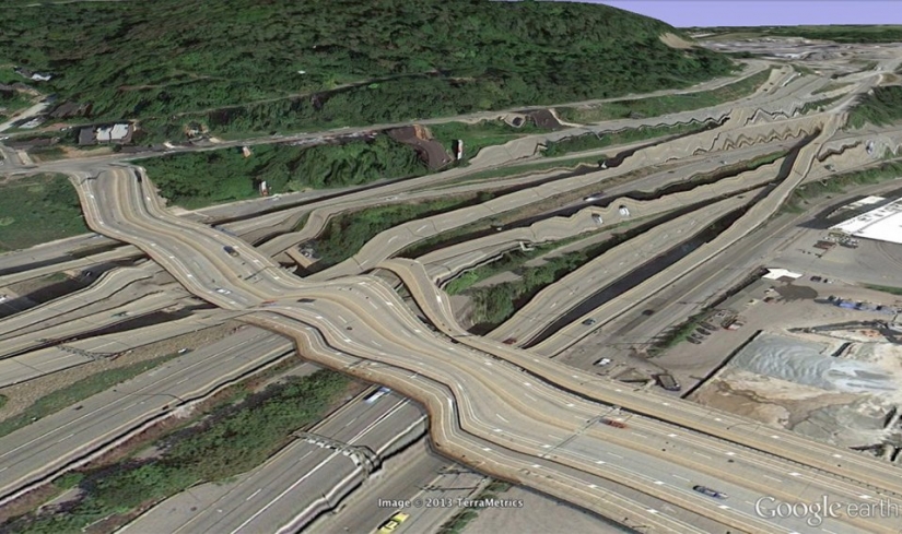 32 photos from Google Earth, contrary to common sense