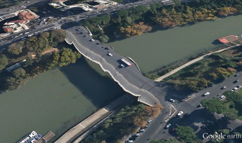 32 photos from Google Earth, contrary to common sense