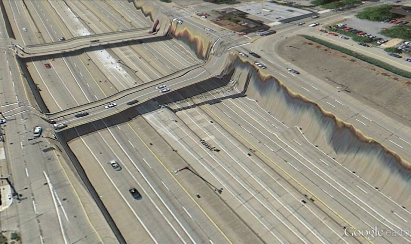 32 photos from Google Earth, contrary to common sense