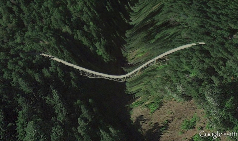 32 photos from Google Earth, contrary to common sense