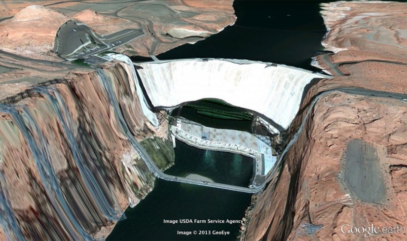 32 photos from Google Earth, contrary to common sense