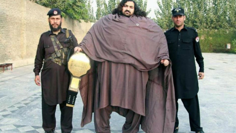 430-pound Pakistani eats 36 eggs for breakfast to become a real Hercules 430-pound Pakistani eats 36 eggs for breakfast to become a real Hercules