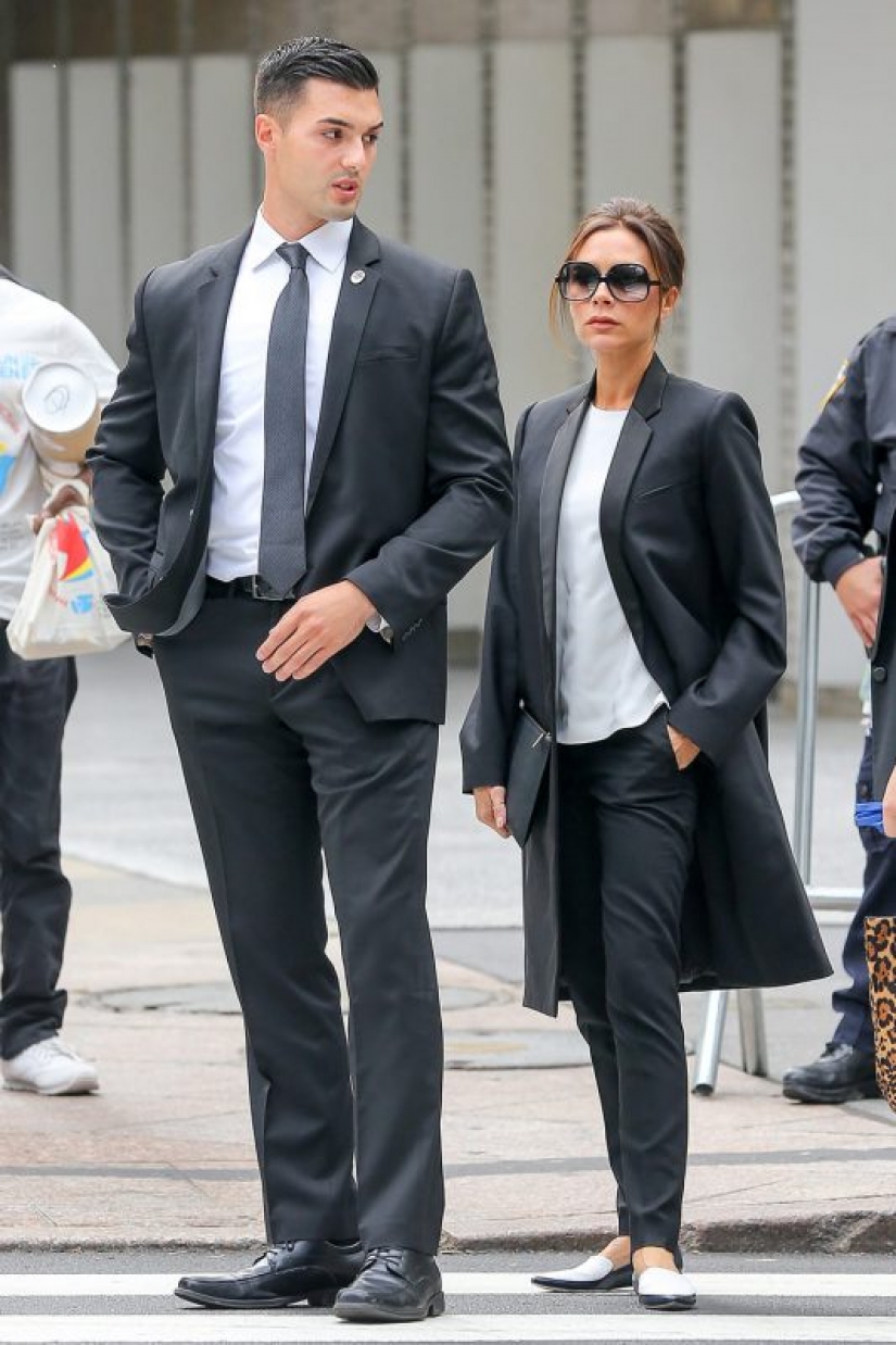 5 bodyguards of stars, which the girls drooling