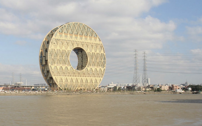 5 spherical skyscrapers that defy the laws of nature
