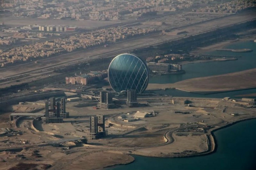 5 spherical skyscrapers that defy the laws of nature