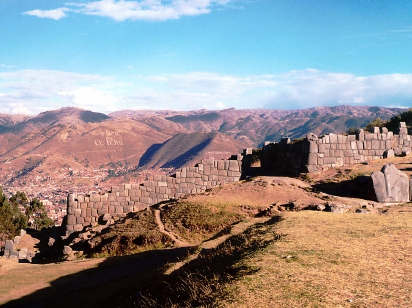 6 ancient places people believe were built by aliens 6 ancient places people believe were built by aliens