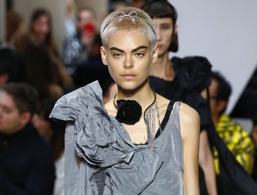 7 personas que no encajan en los estándares de los modelos, pero que aún así hacen que miles de fanáticos se enamoren de ellos