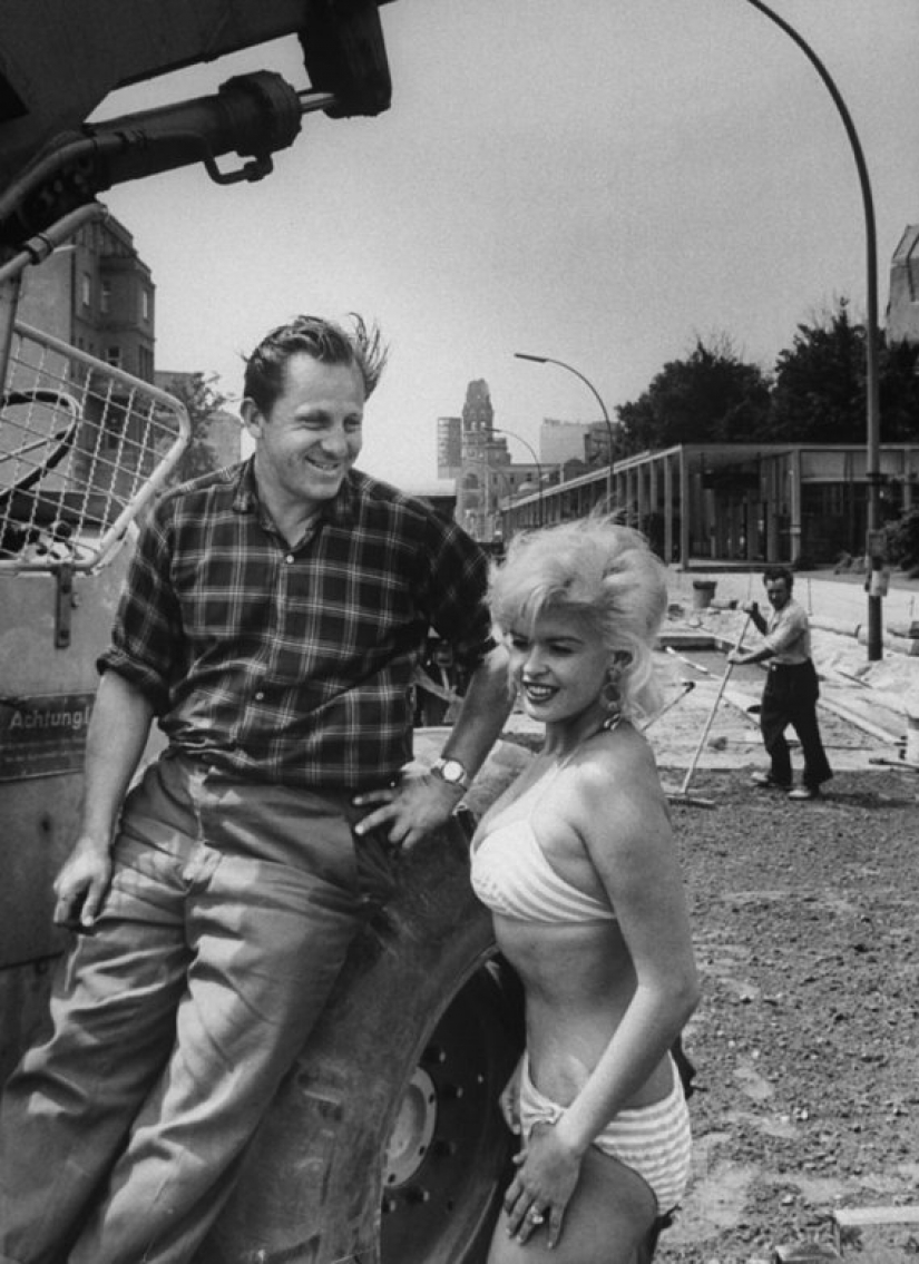 75 years ago, the smallest swimsuit in the world appeared — a bikini 75 years ago, the smallest swimsuit in the world appeared — a bikini