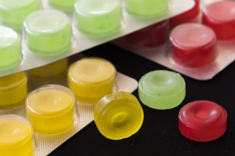 8 alimentos y bebidas que arruinan tus dientes peor que los dulces