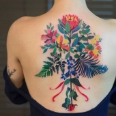8 artistas del tatuaje que hacen inmortales las flores