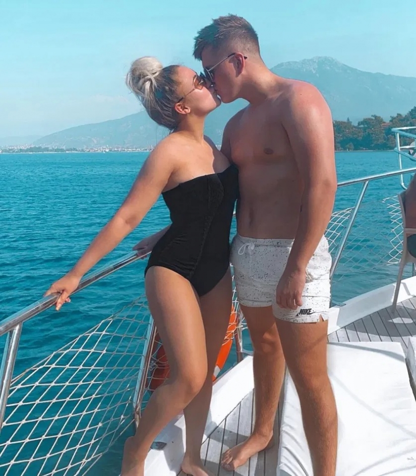 A 19-year-old blogger who dropped out of college, earned her own house and teaches this to others