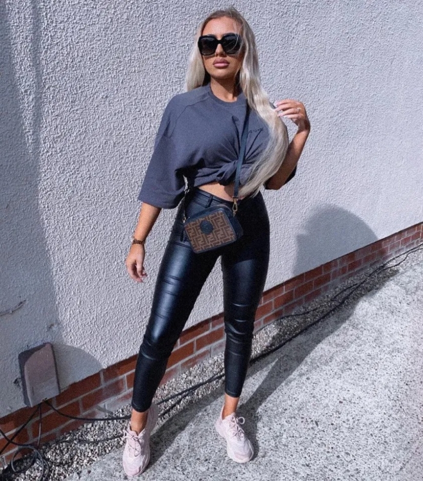 A 19-year-old blogger who dropped out of college, earned her own house and teaches this to others