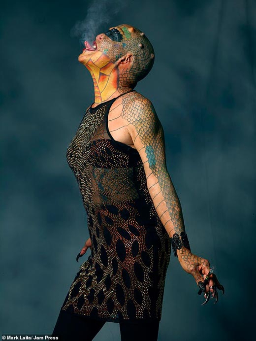 A banker from the USA paid 6 million to change his life and become a "reptiloid"