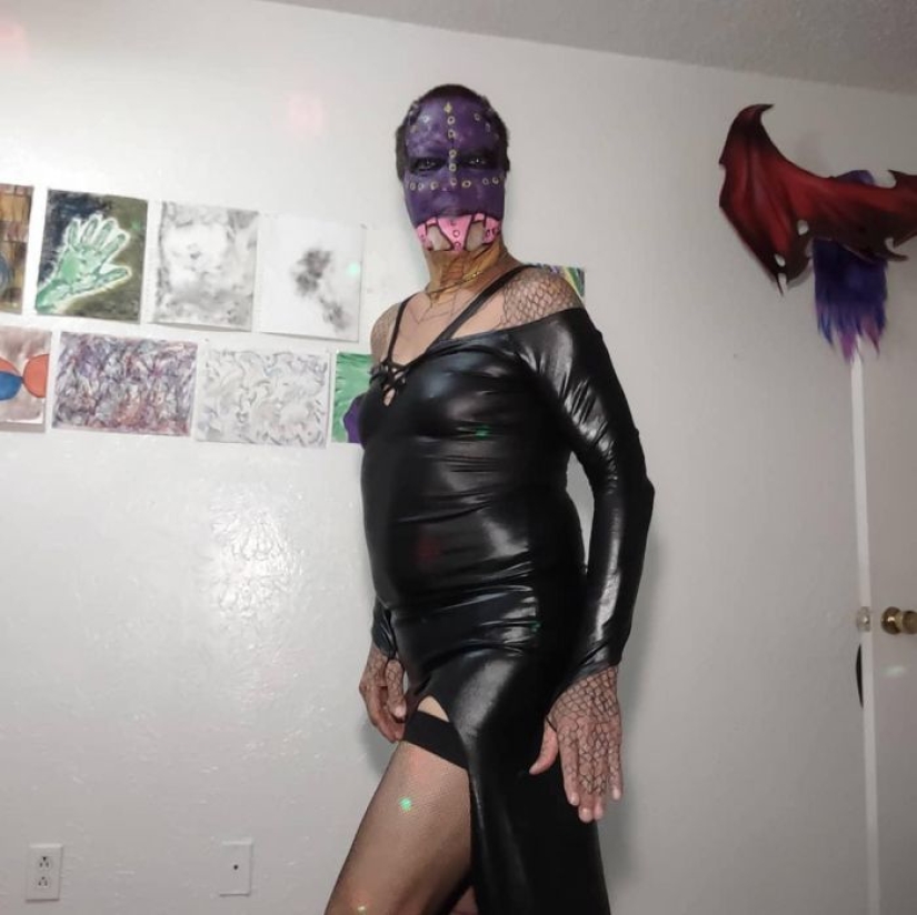 A banker from the USA paid 6 million to change his life and become a "reptiloid"