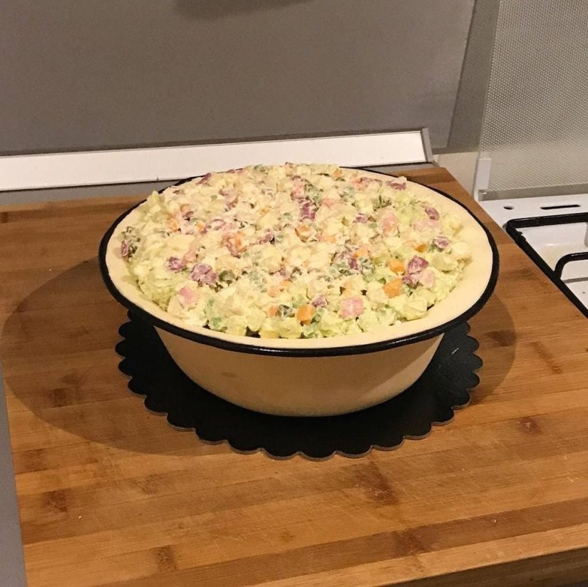 A basin of olivier, dumplings, a dead pigeon and other ironic cakes of a pastry chef from St. Petersburg