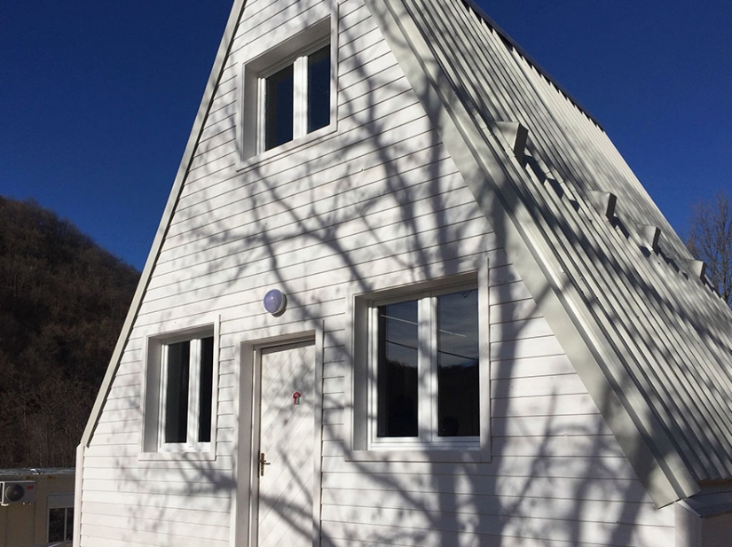 A house that takes 6 hours to build