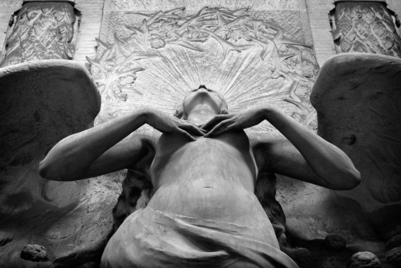 A living heart beats under the marble skin