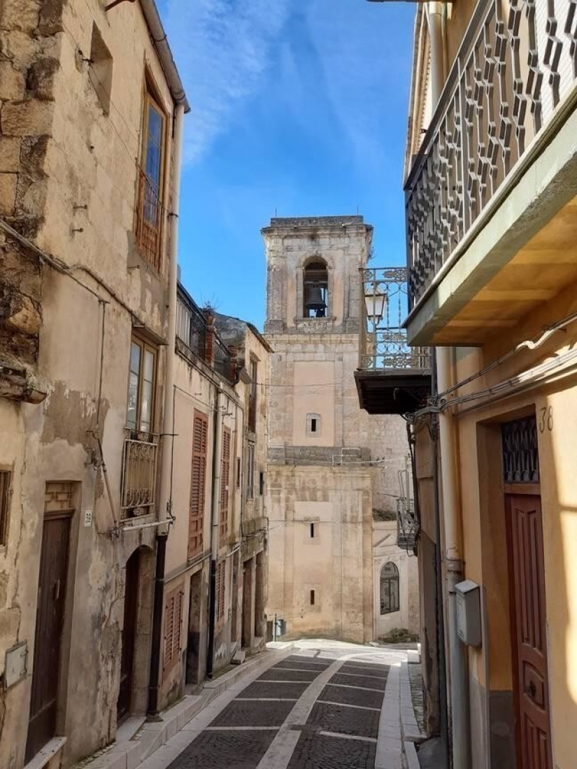 A man bought a house in Sicily for only 1 Euro and encouraged others to follow his example