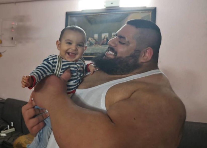 A man the size of a train: The "Iranian Hulk" shares details of his life and is going to MMA A man the size of a train: The "Iranian Hulk" shares details of his life and is going to MMA