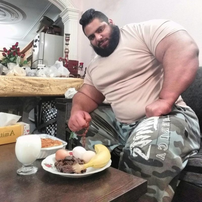 A man the size of a train: The "Iranian Hulk" shares details of his life and is going to MMA A man the size of a train: The "Iranian Hulk" shares details of his life and is going to MMA