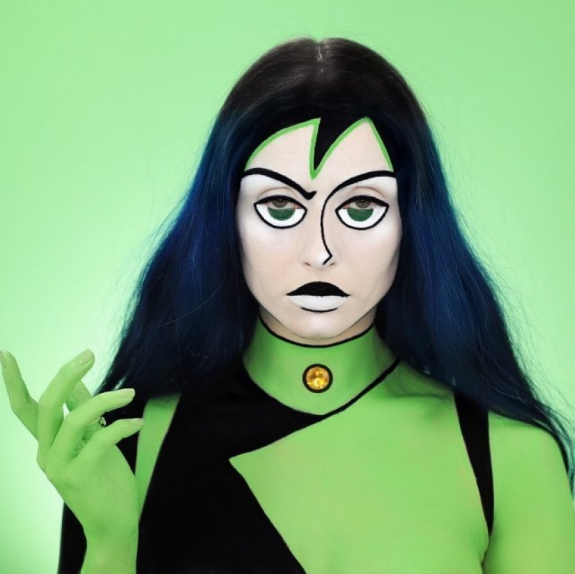 A master of disguise, cosplayers Annie Thomas