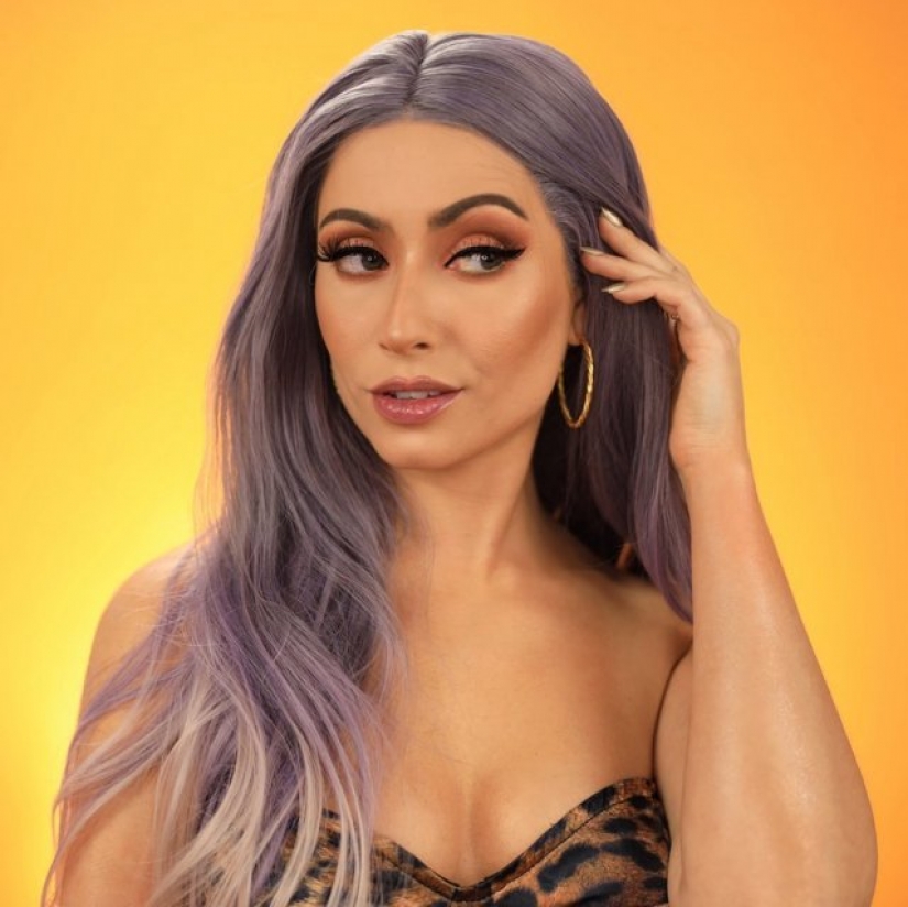 A master of disguise, cosplayers Annie Thomas