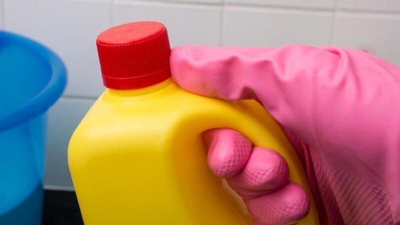 A million for bleach: a family of" healers " from Florida treated the coronavirus with bleach