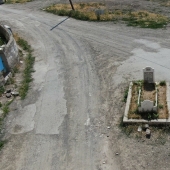 A mystical grave in the middle of a road in a Turkish city raises many questions