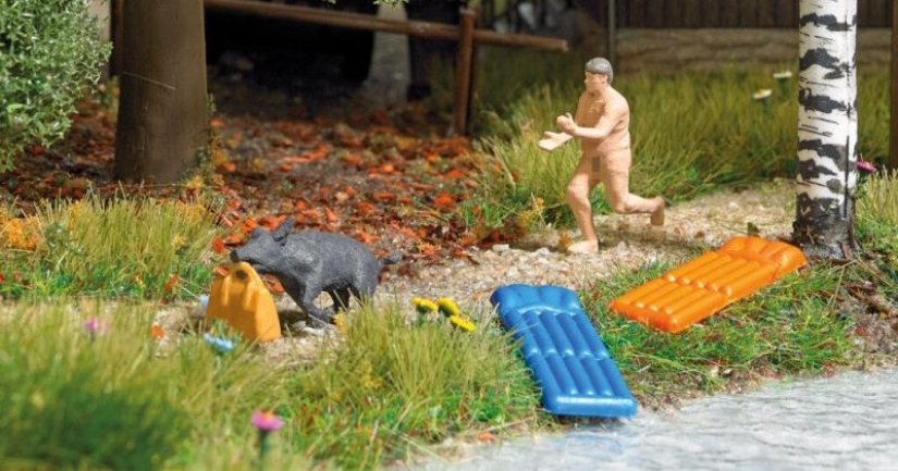 A naked German chased a wild boar and got into the photo. Now it is also a set of toys A naked German chased a wild boar and got into the photo. Now it is also a set of toys