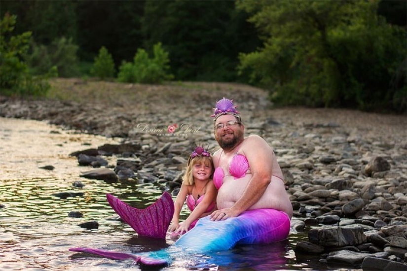 A photo shoot of a father with a little daughter in the image of mermaids conquered social networks A photo shoot of a father with a little daughter in the image of mermaids conquered social networks
