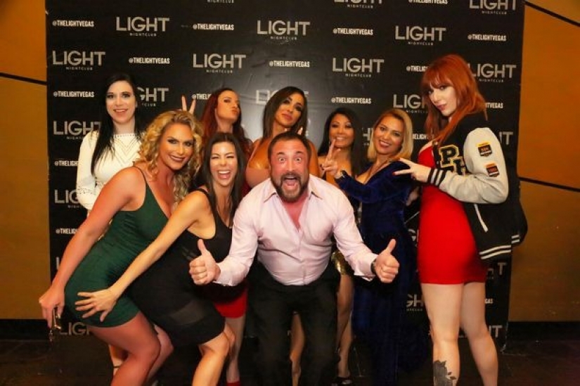 A porn actor who has slept with four thousand women reveals the hot secrets of the sex industry